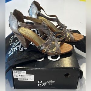 Seychelles Women's Metallic Pewter and Tan Heels